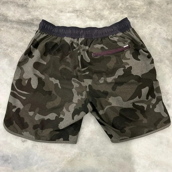 Vuori Banks Men's Camouflage Shorts - Picture 2 of 3